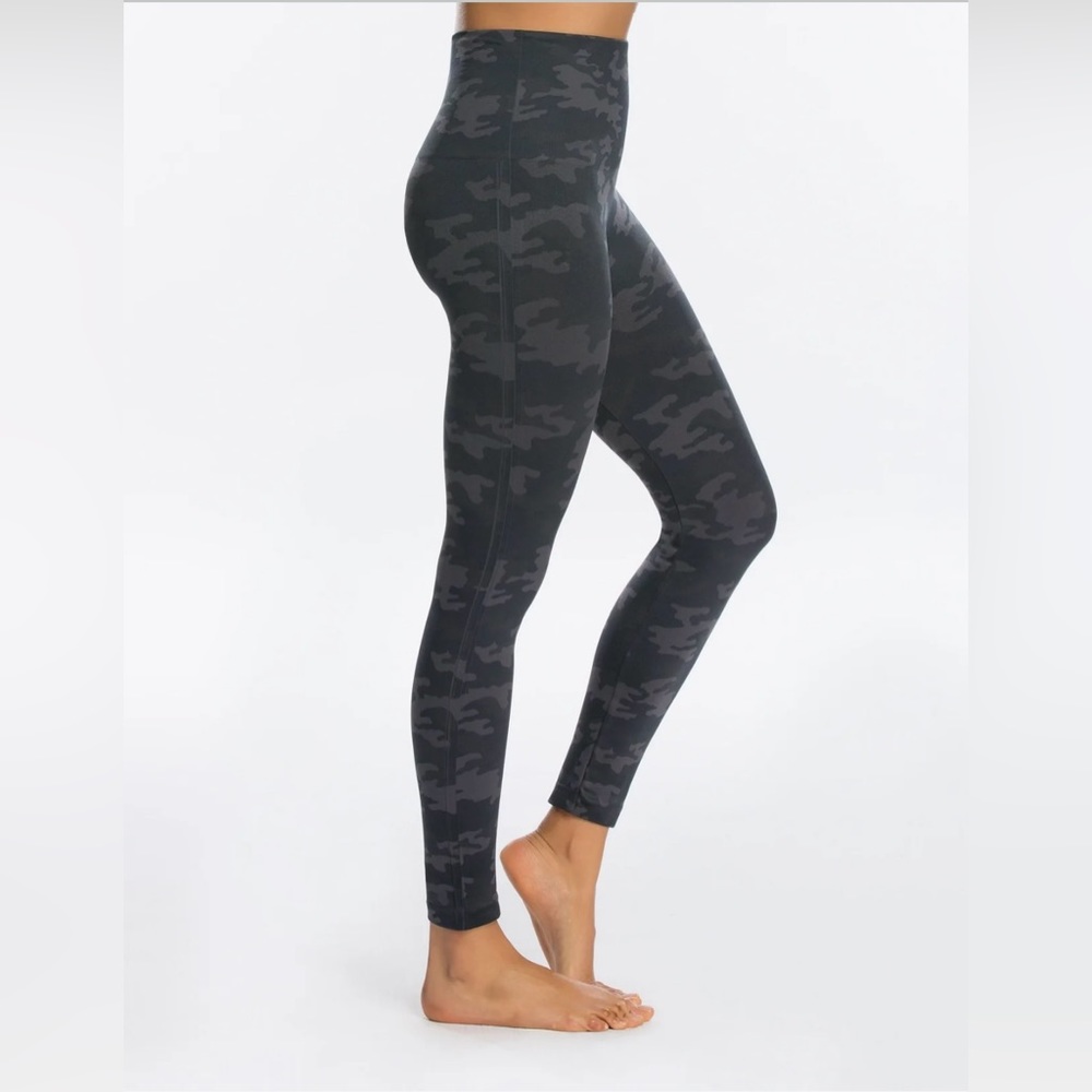 SPANX Look At Me Now Leggings -Black‎ Camo